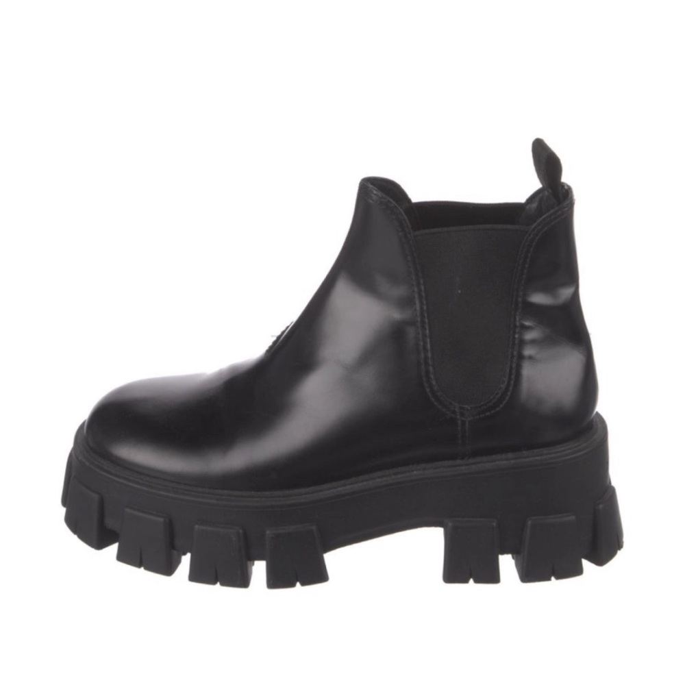 Black Chunky Chelsea Boots